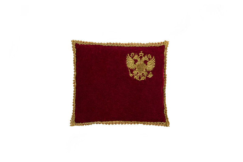 Орденская подушка бархат с вышивкой герб (15*15)